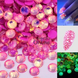 Strasuri din Cristale Fosforescente la intuneric 100 bucati SC282 Pink Neon cu Reflexii 1,2mm